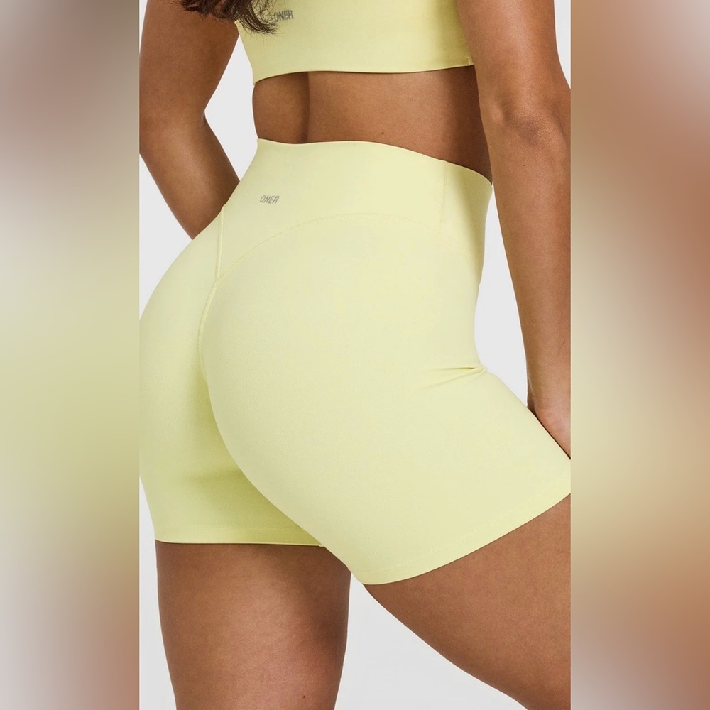 ONER ACTIVE PASTEL YELLOW SOFTMOTION™ SHORTS 6"